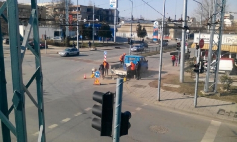 Почнаха да пълнят дупките в Пловдив